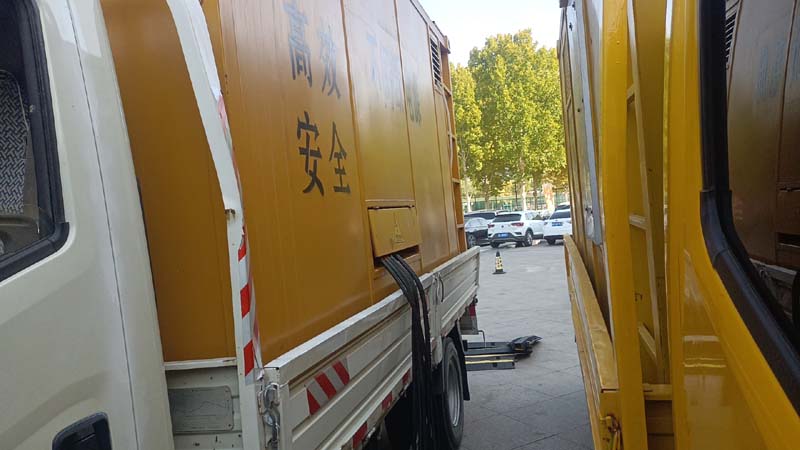 凤凰如何判断柴油发电机组和UPS电源的切换时间是否符合要求？