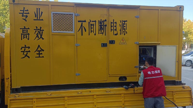 凤凰柴油发电机组和UPS电源配合使用时，如何避免切换过程中的电力中断？