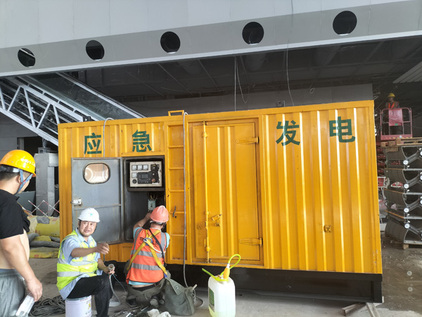 凤凰怎样判断空气滤清器是否需要更换？